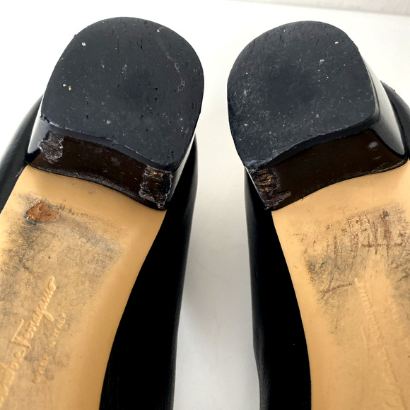 Salvatore Ferragamo Pump Black Leather Round Patent Cap Block Heel Gold Logo 11 - Picture 15 of 16